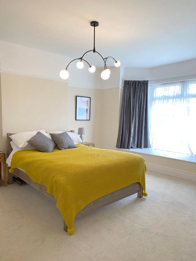 1 Ashford Road Guesthouse Redhill  Exteriör bild