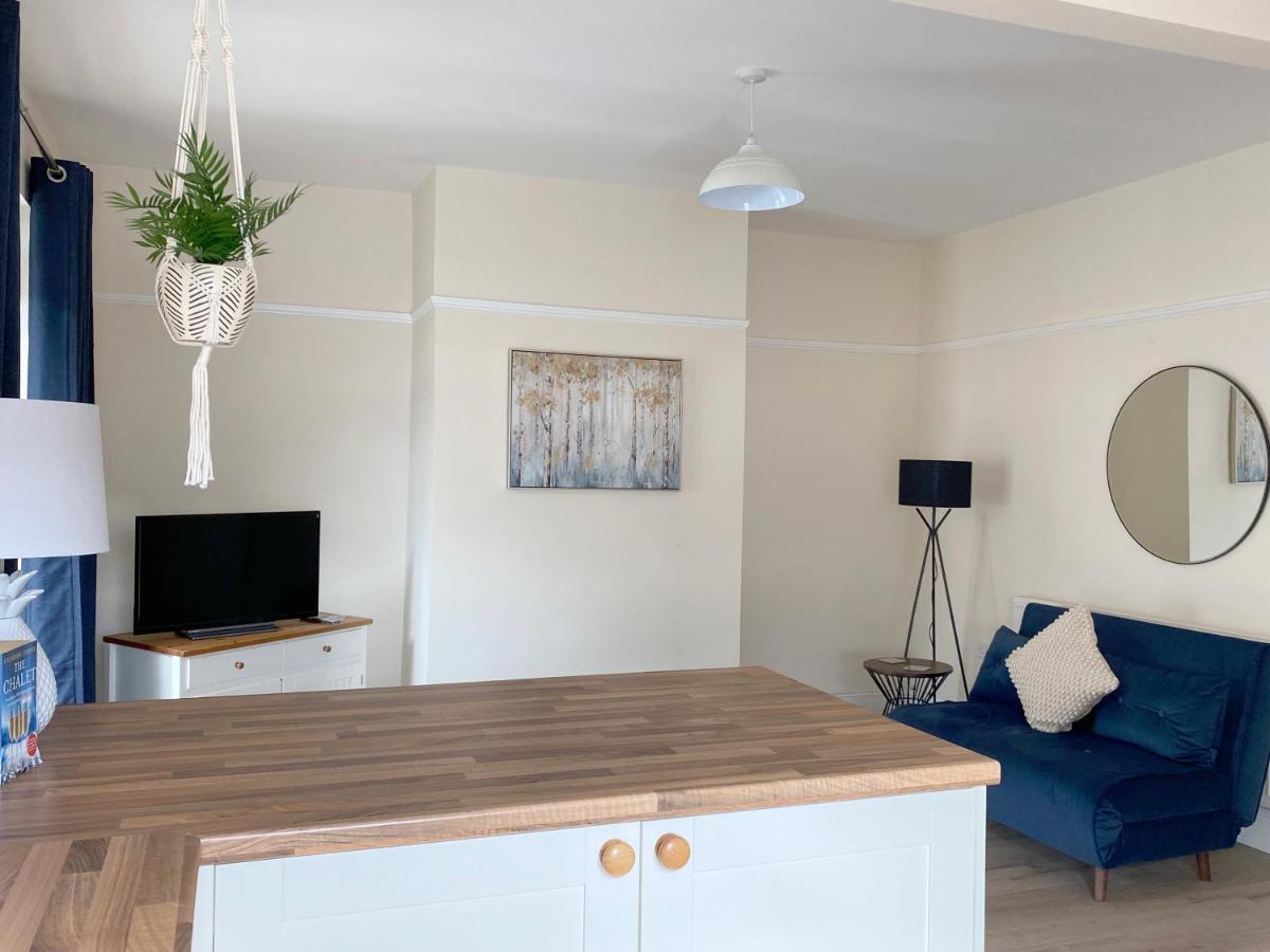 1 Ashford Road Guesthouse Redhill  Exteriör bild