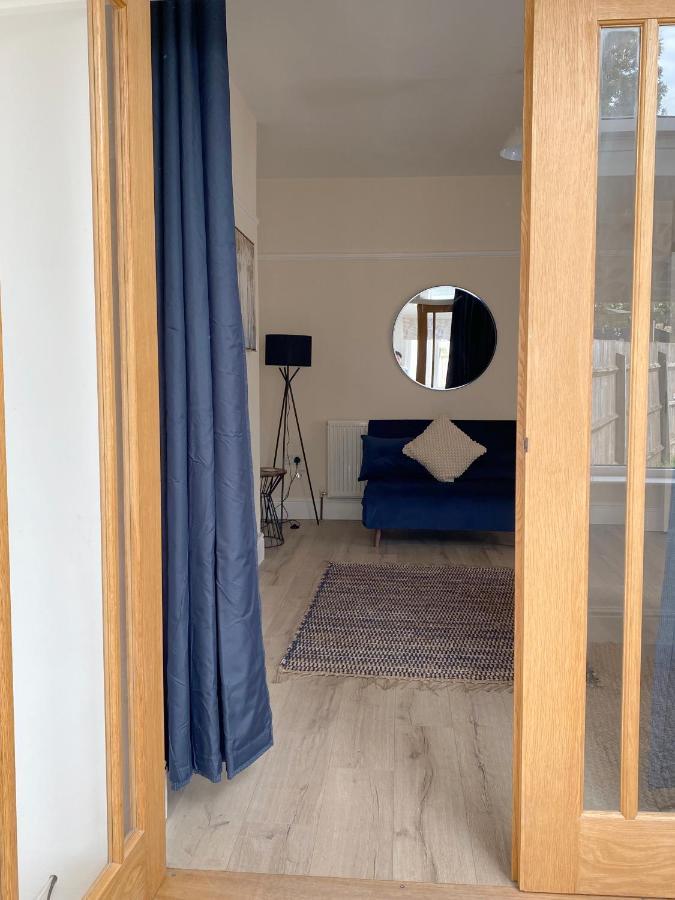 1 Ashford Road Guesthouse Redhill  Exteriör bild