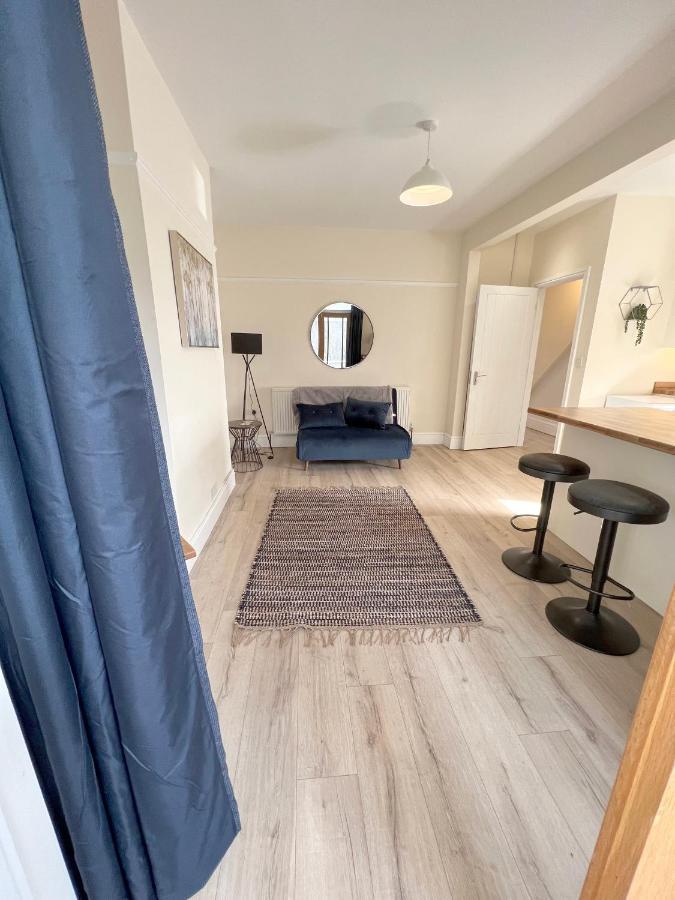 1 Ashford Road Guesthouse Redhill  Exteriör bild