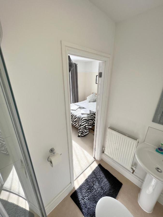 1 Ashford Road Guesthouse Redhill  Exteriör bild