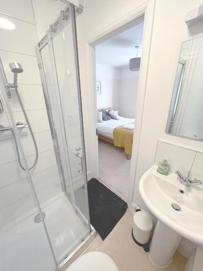 1 Ashford Road Guesthouse Redhill  Exteriör bild
