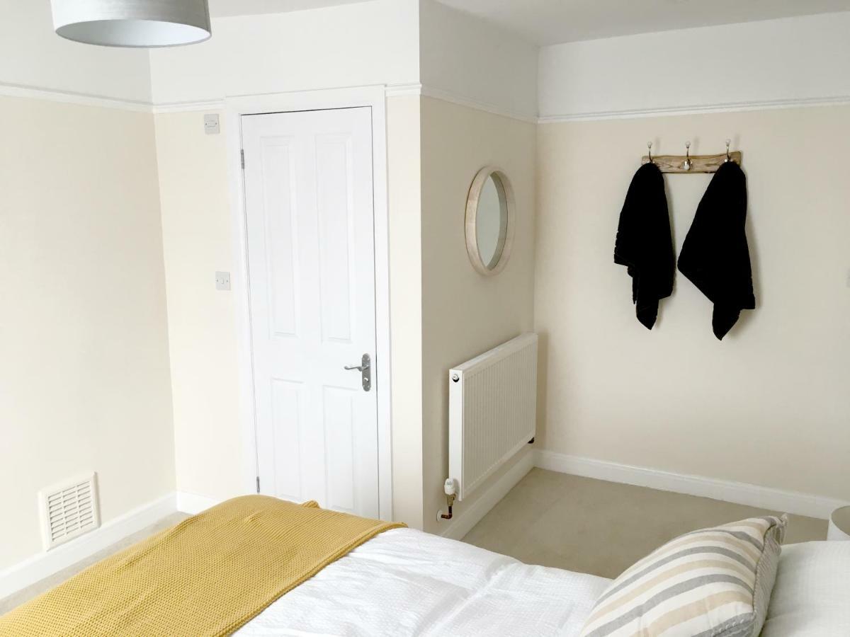 1 Ashford Road Guesthouse Redhill  Exteriör bild