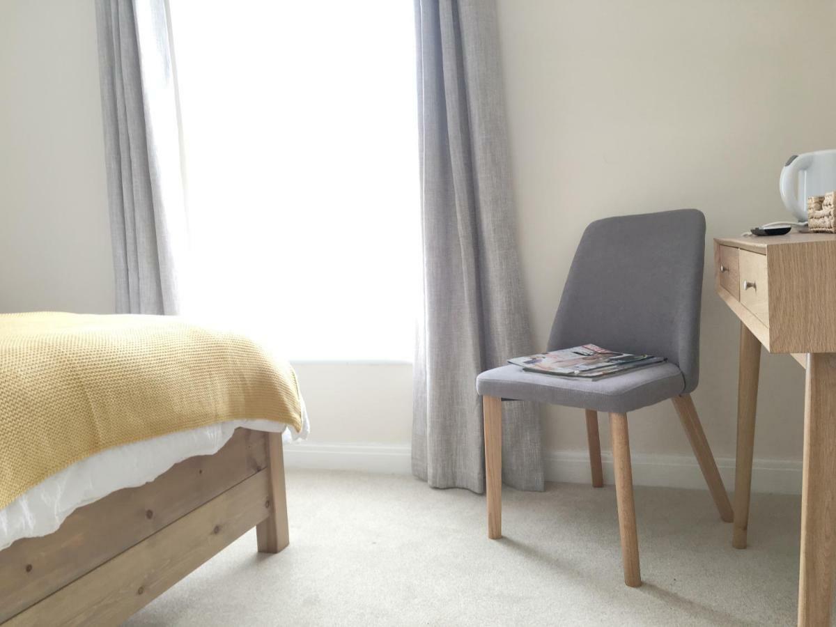 1 Ashford Road Guesthouse Redhill  Exteriör bild