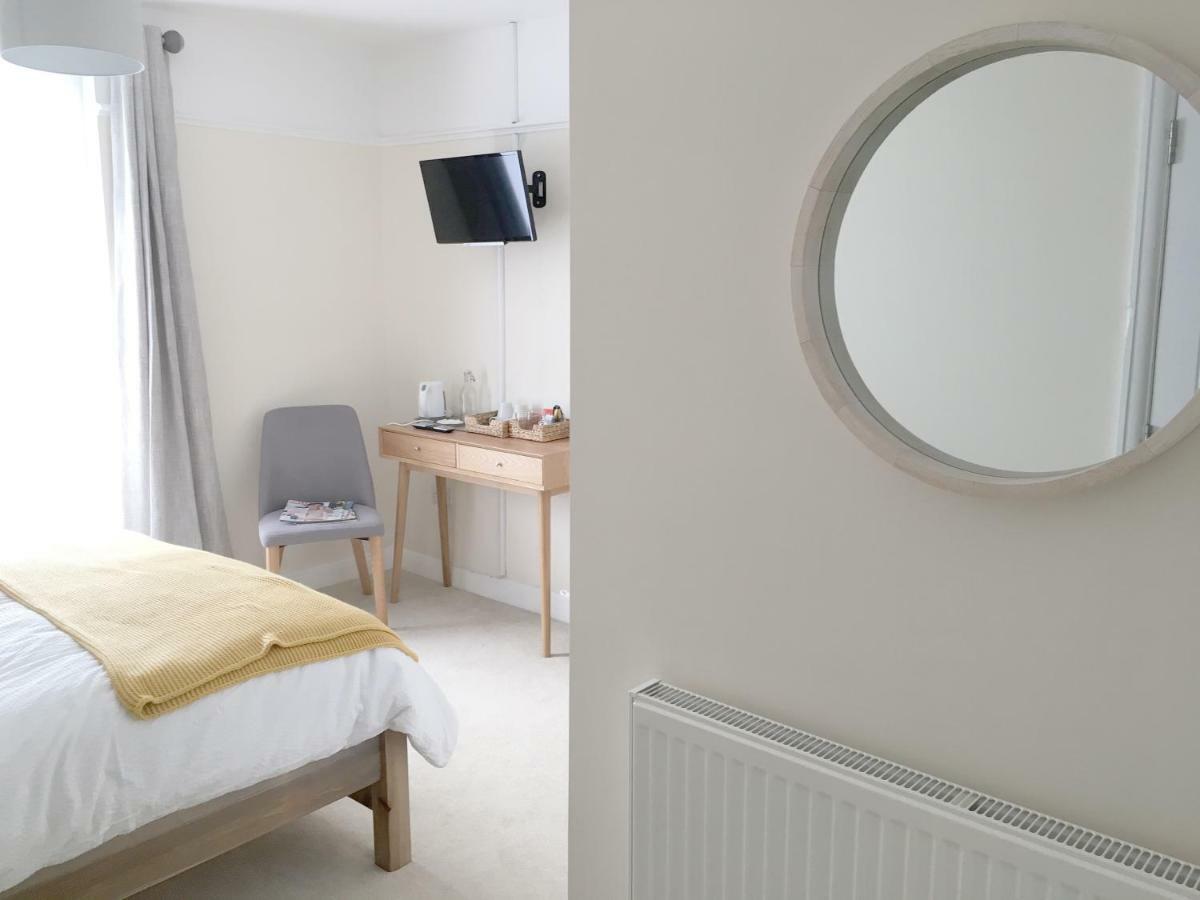 1 Ashford Road Guesthouse Redhill  Exteriör bild