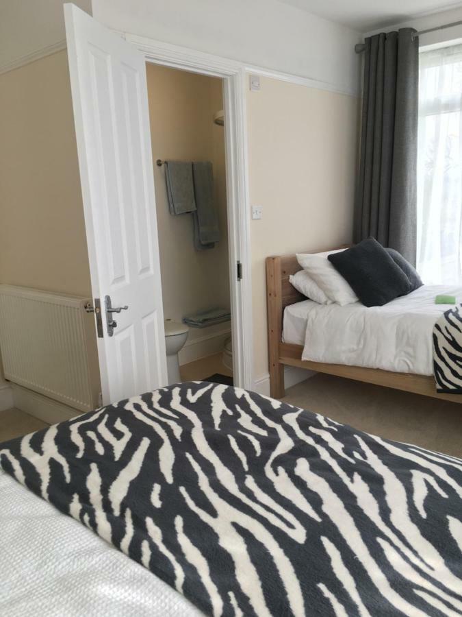 1 Ashford Road Guesthouse Redhill  Exteriör bild