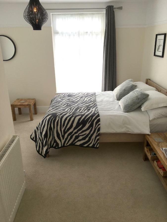 1 Ashford Road Guesthouse Redhill  Exteriör bild