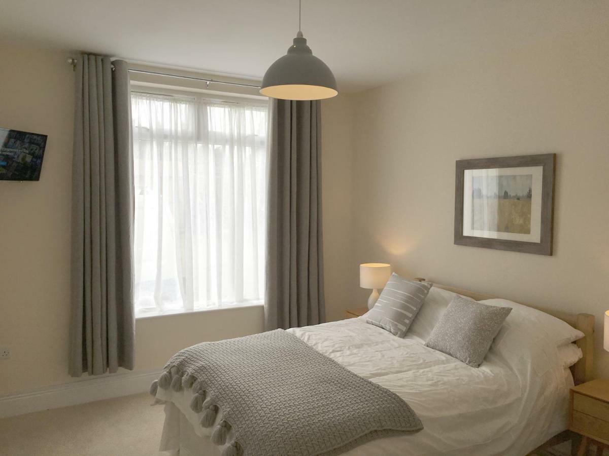 1 Ashford Road Guesthouse Redhill  Exteriör bild