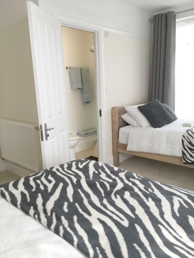 1 Ashford Road Guesthouse Redhill  Exteriör bild