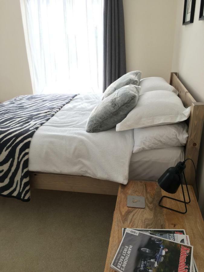 1 Ashford Road Guesthouse Redhill  Exteriör bild