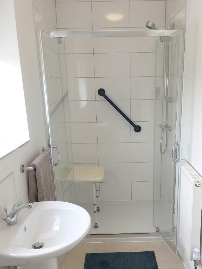 1 Ashford Road Guesthouse Redhill  Exteriör bild