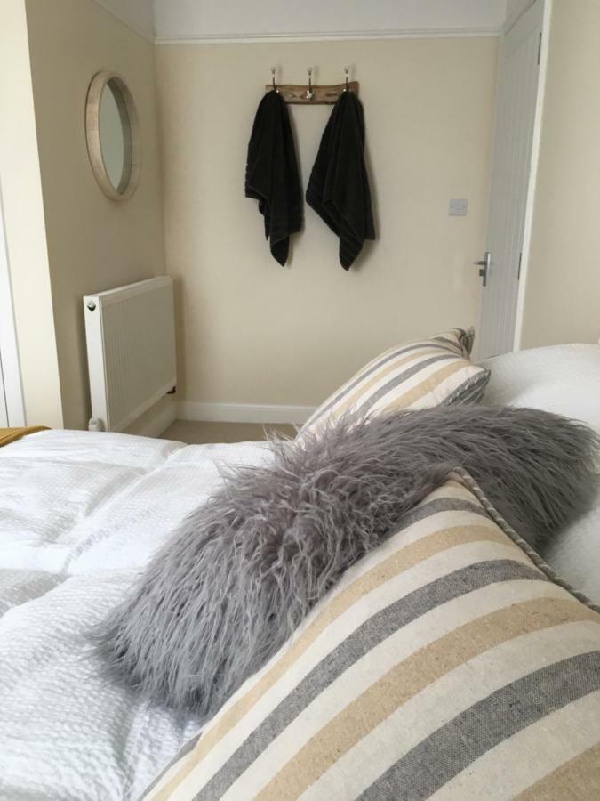 1 Ashford Road Guesthouse Redhill  Exteriör bild