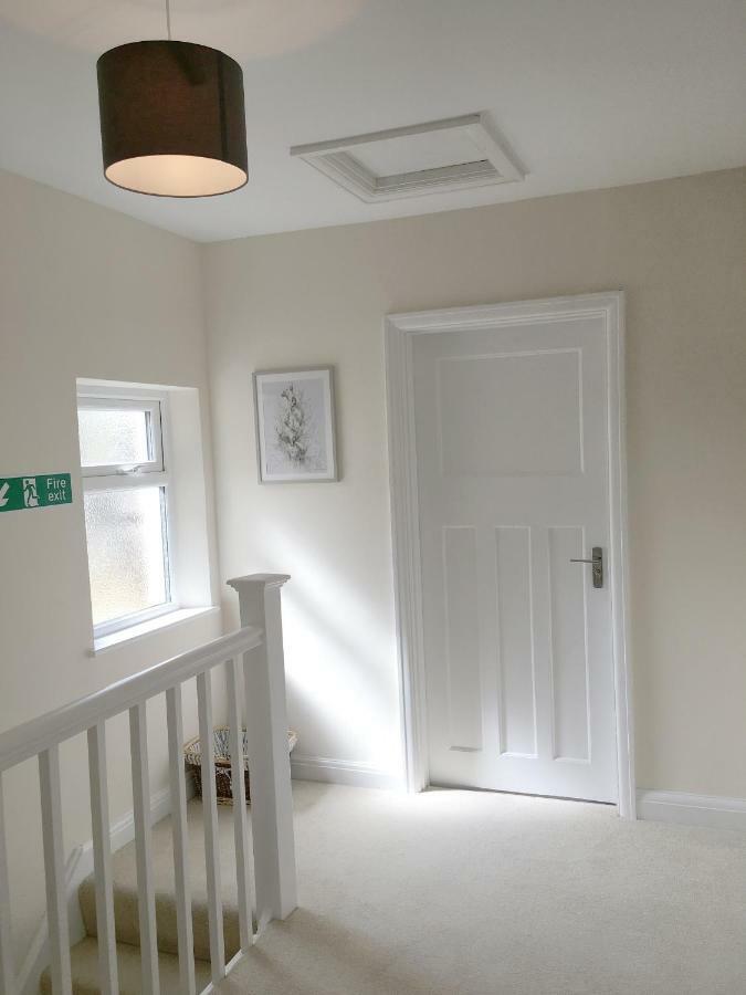 1 Ashford Road Guesthouse Redhill  Exteriör bild