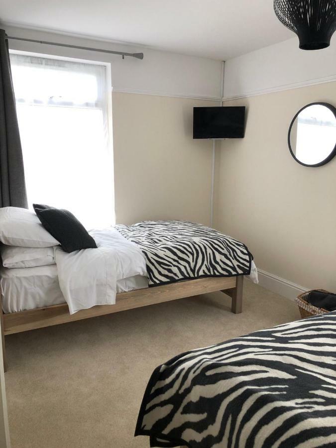 1 Ashford Road Guesthouse Redhill  Exteriör bild